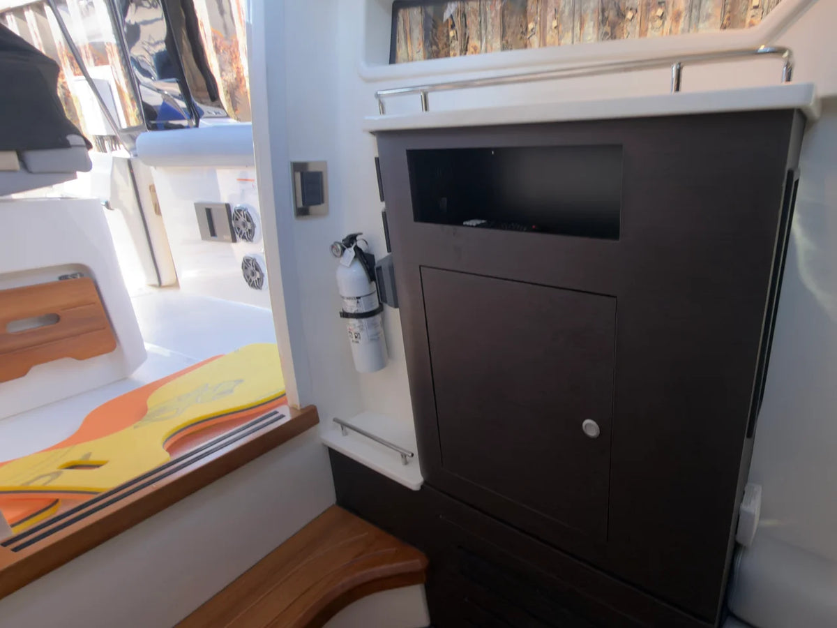 2025 Boston Whaler 350 REALM 35.0 feet, Greenwich, CT #47