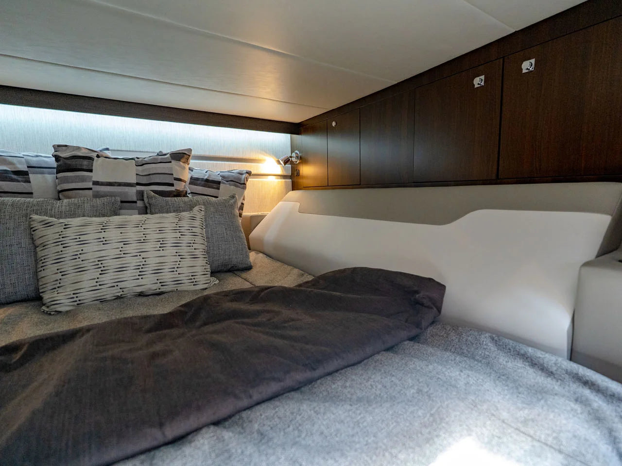 2027 Cruisers Yachts 42 GLS Outboard 42.0 feet, Lake Ozark, MO #47