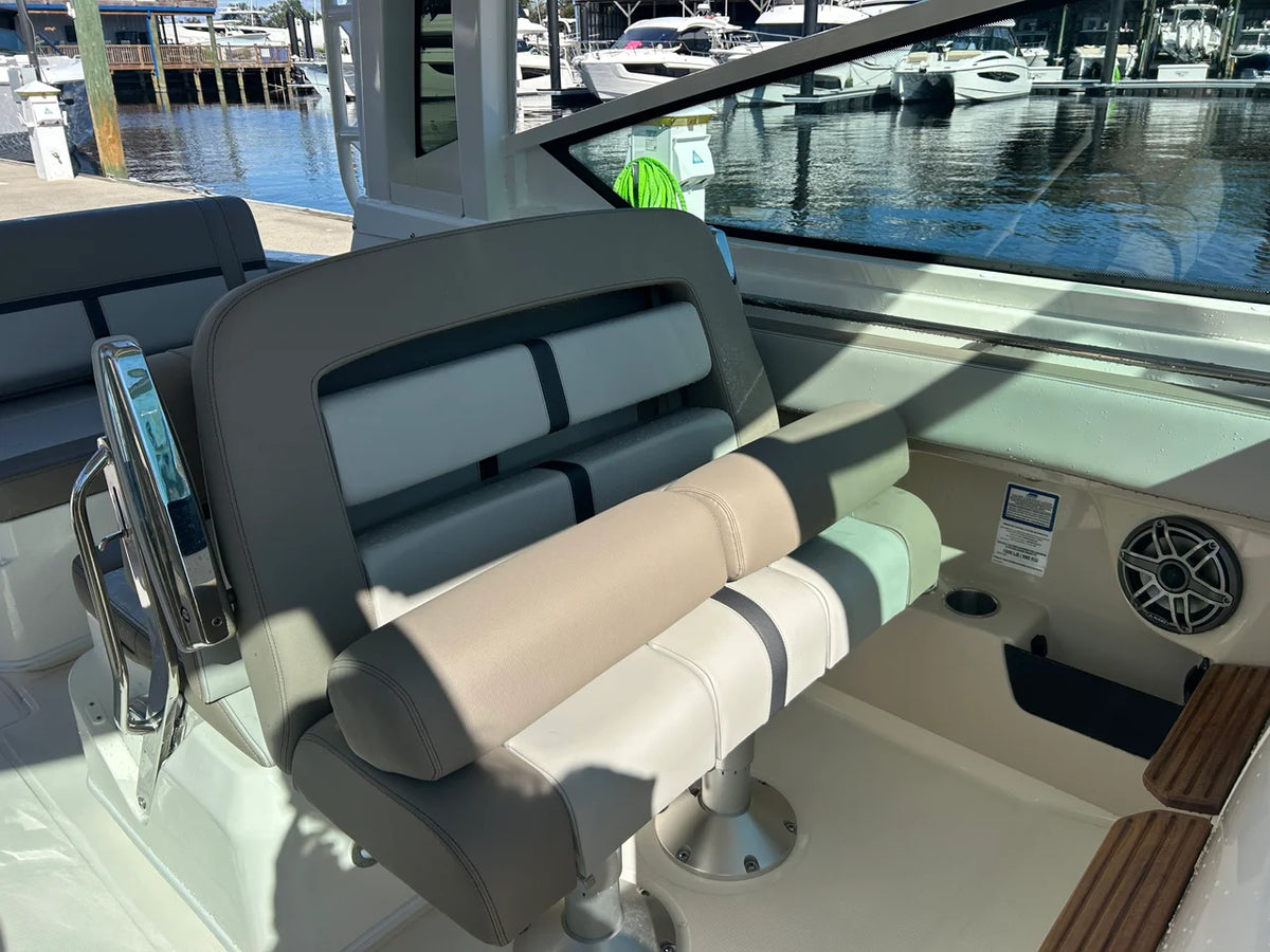 2027 Boston Whaler 330 Vantage 33.0 feet, Pensacola, Florida #17