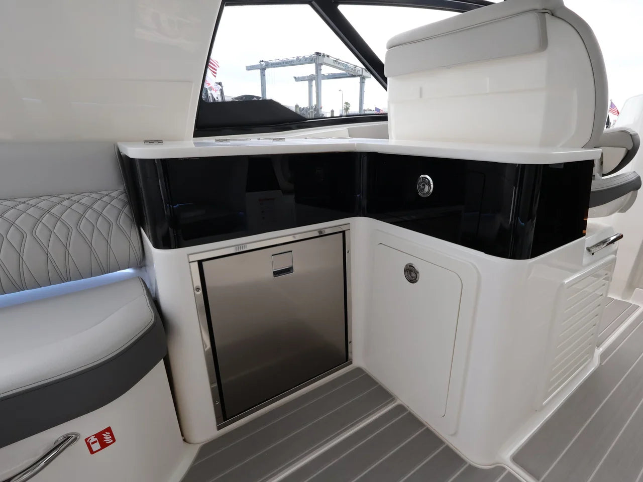 2026 Sea Ray Sundancer 370 Outboard 37.0 feet, Naples, Florida #67