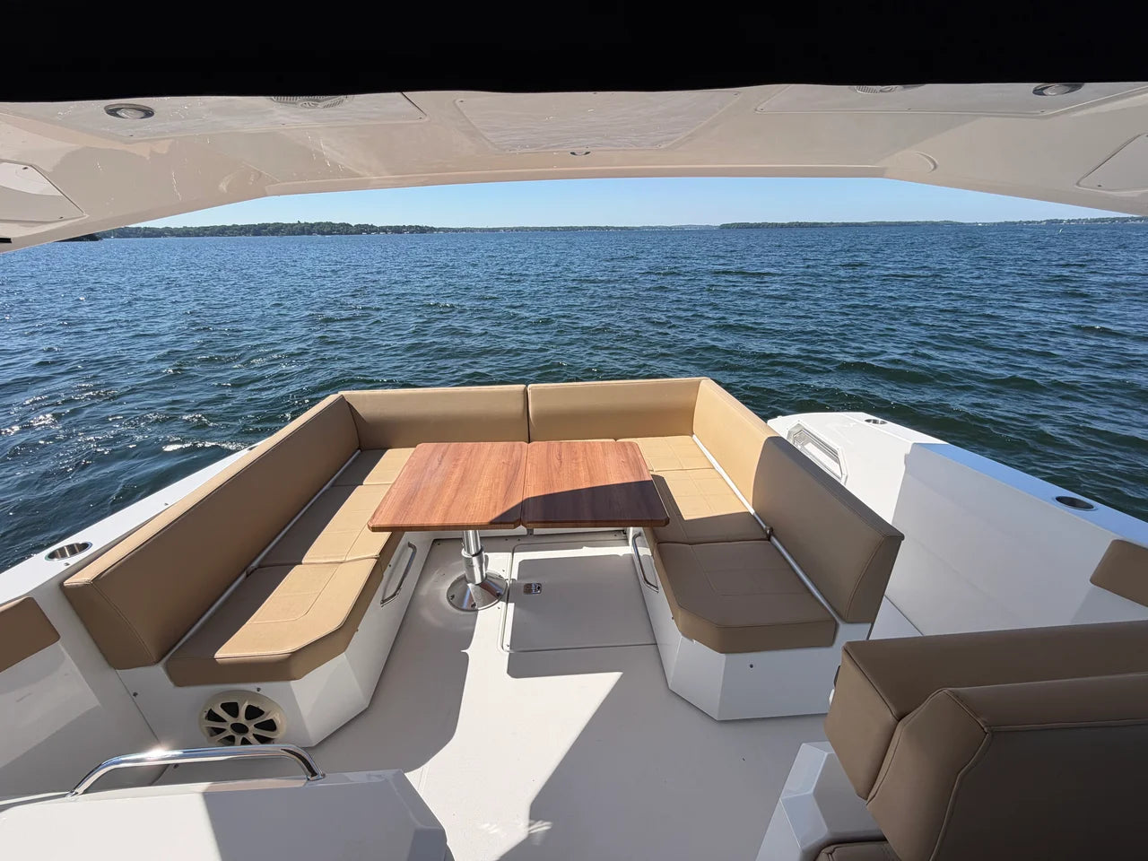 2015 Cruisers Yachts 390 EXPRESS COUPE 39.0 feet, Excelsior, Minnesota #59