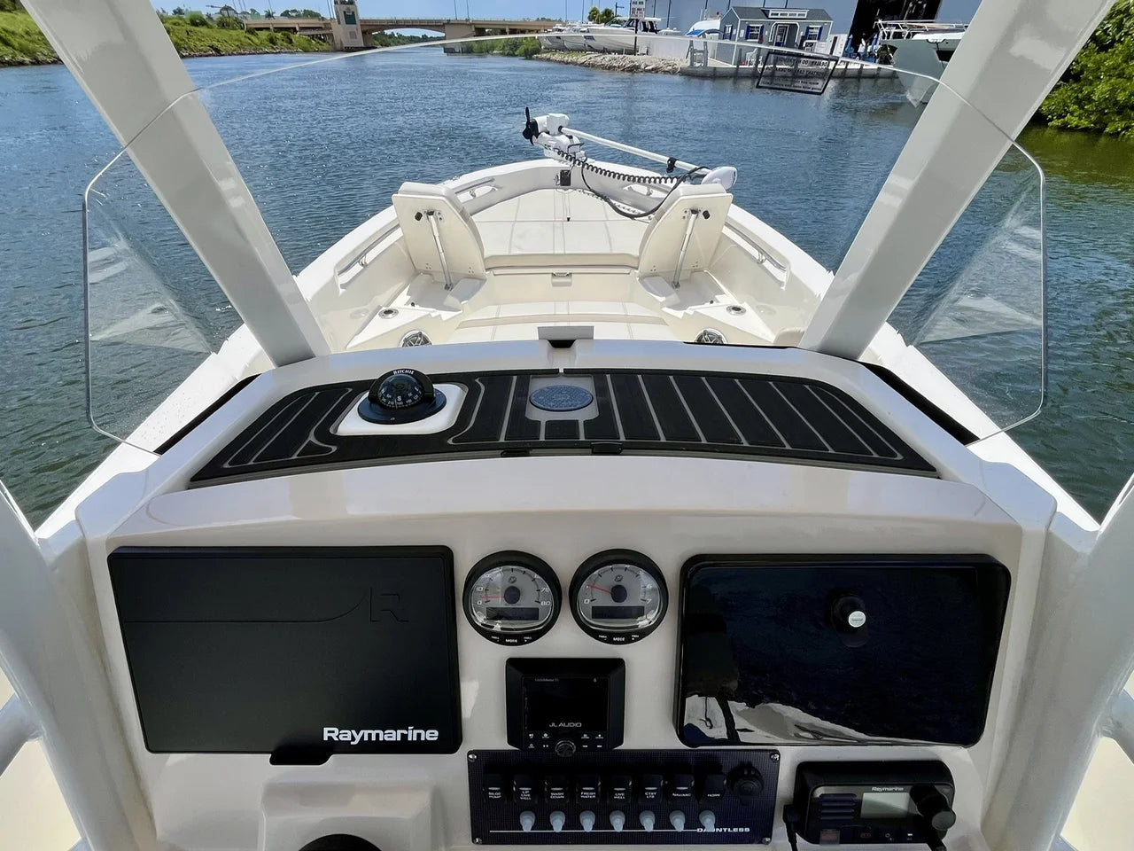 2025 Boston Whaler 250 DAUNTLESS 25.0 feet, Venice, Florida #20