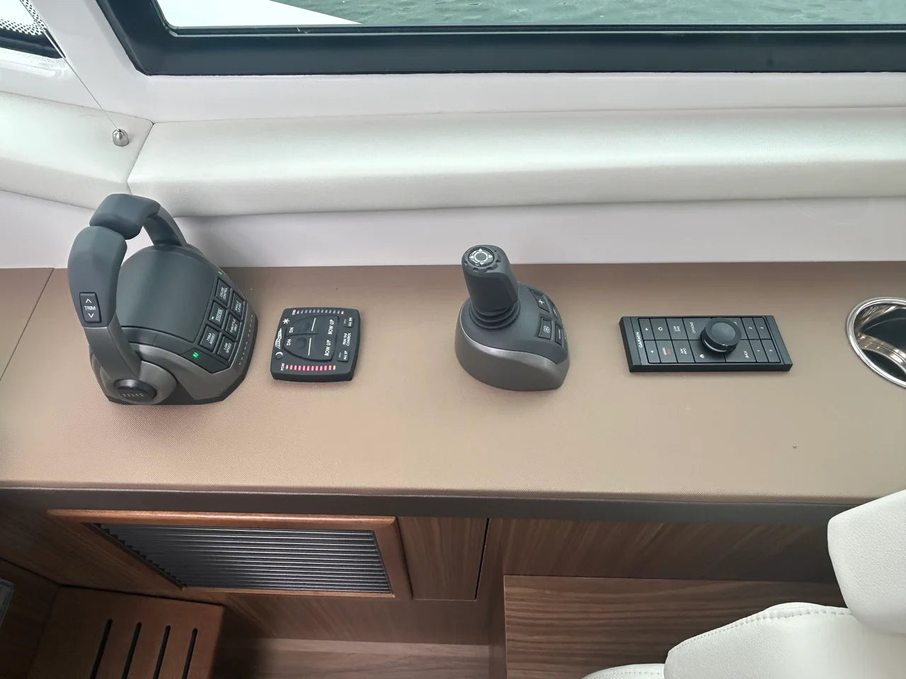 2026 Cruisers Yachts 42 Cantius 42.0 feet, Grasonville, MD #38