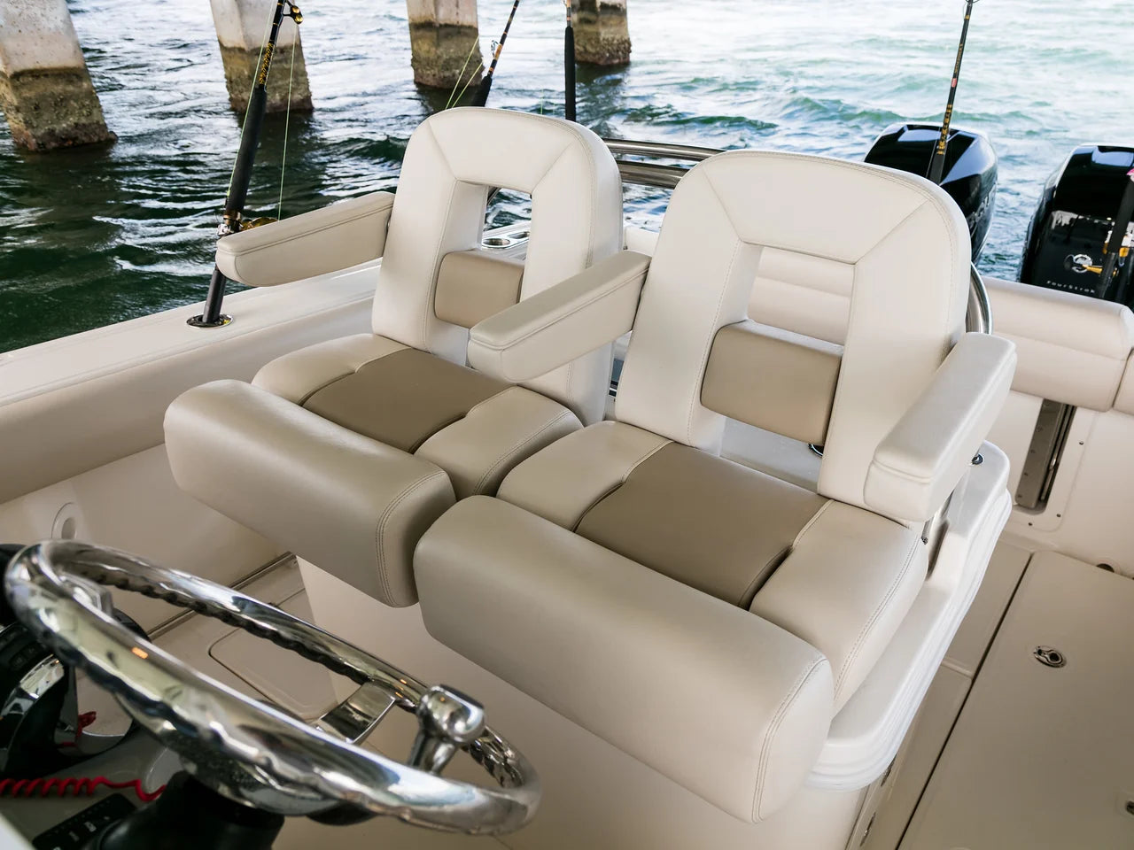 2027 Boston Whaler 250 Outrage 25.0 feet, Key Largo, FL #9