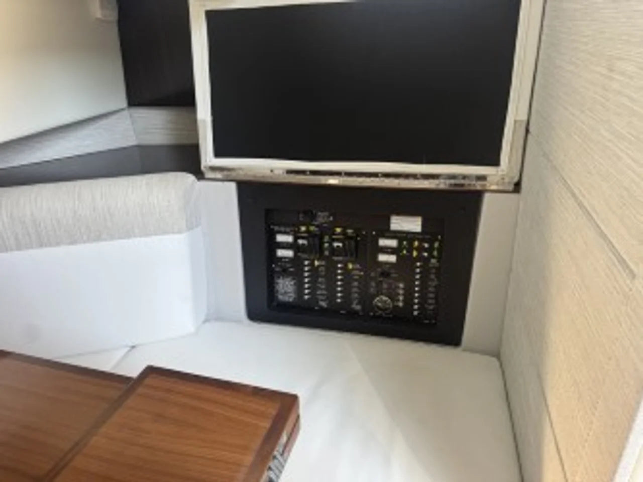 2022 Cruisers Yachts 38 GLS South Beach 38.0 feet, Quincy, MA #16