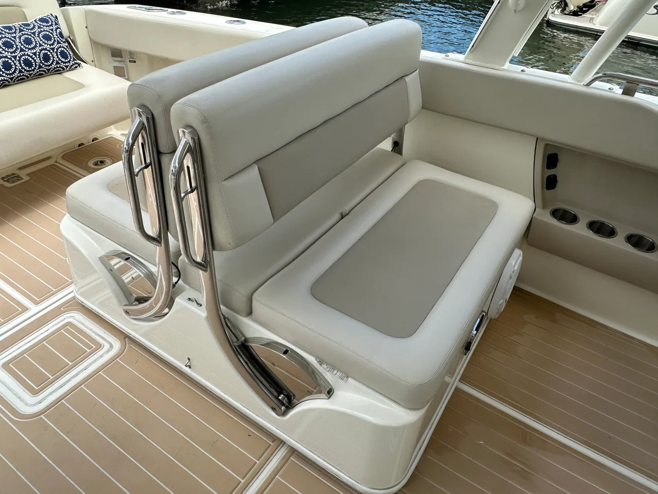 2017 Boston Whaler 320 VANTAGE 32.0 feet, Thunderbolt, GA #9