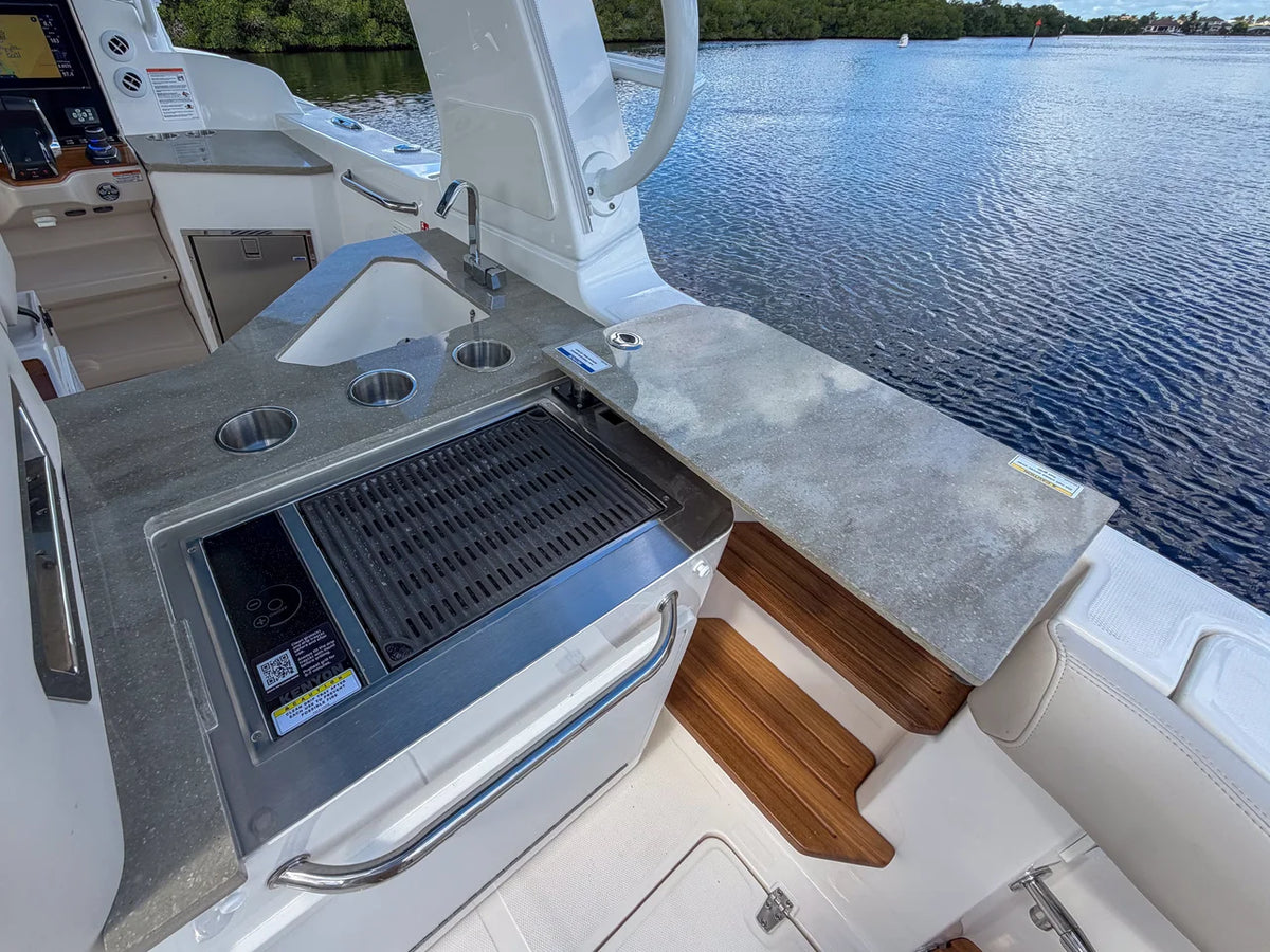 2027 Boston Whaler 350 Realm 35.0 feet, Fort Myers, FL #13