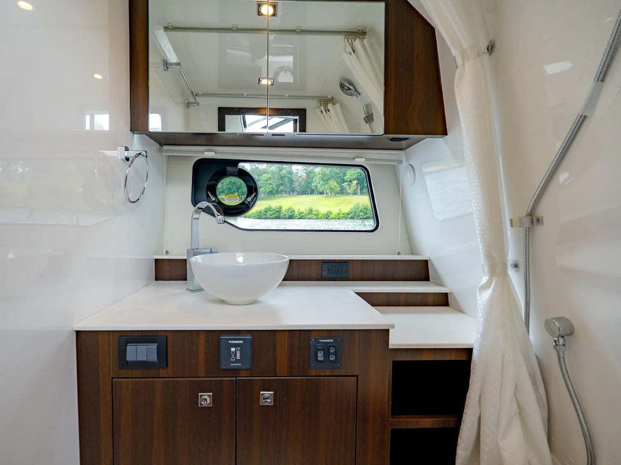 2027 Cruisers Yachts 42 GLS Outboard 42.0 feet, Lake Ozark, MO #45