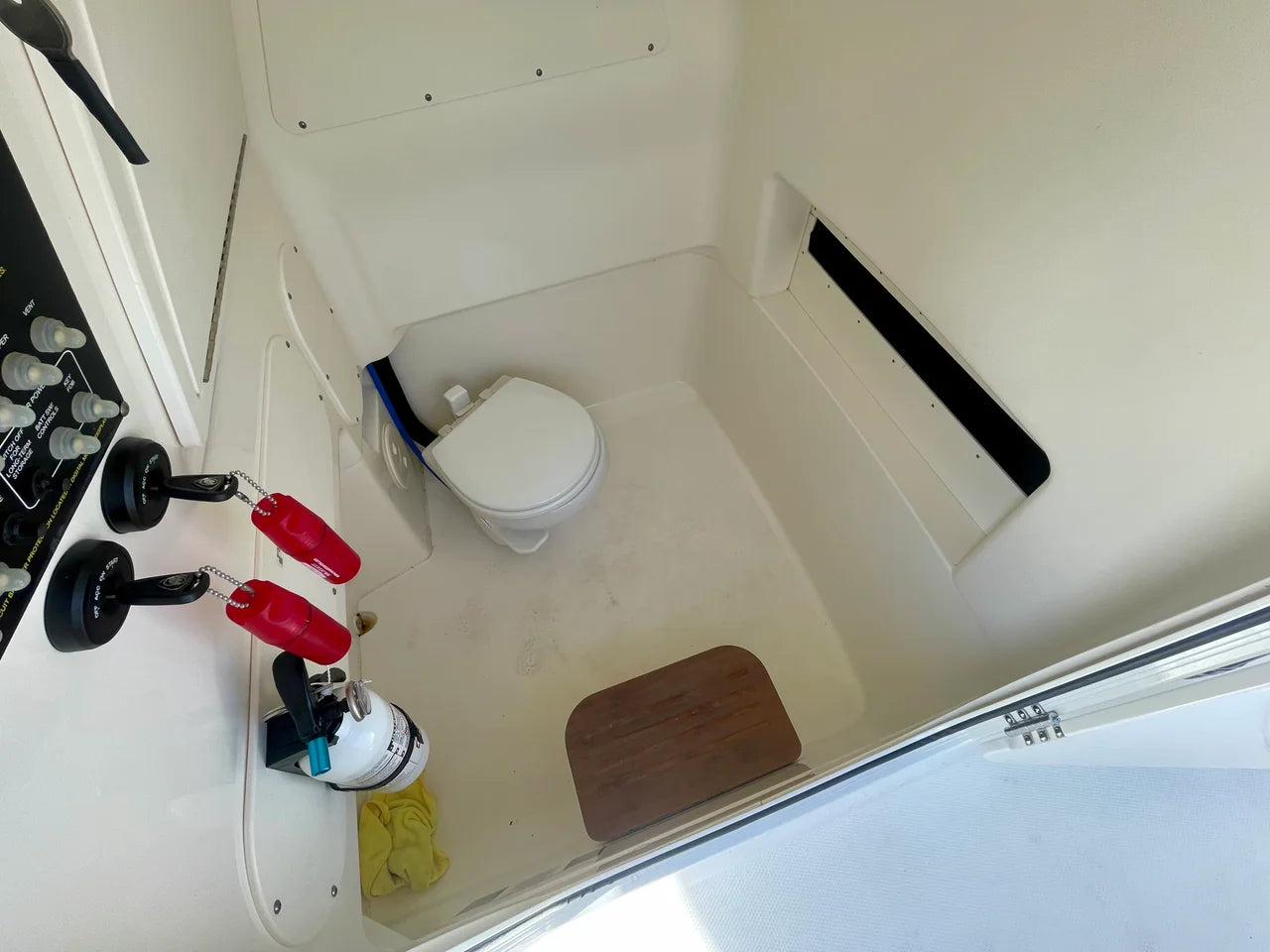 2023 Boston Whaler 280 DAUNTLESS 28.0 feet, Quincy, MA #17