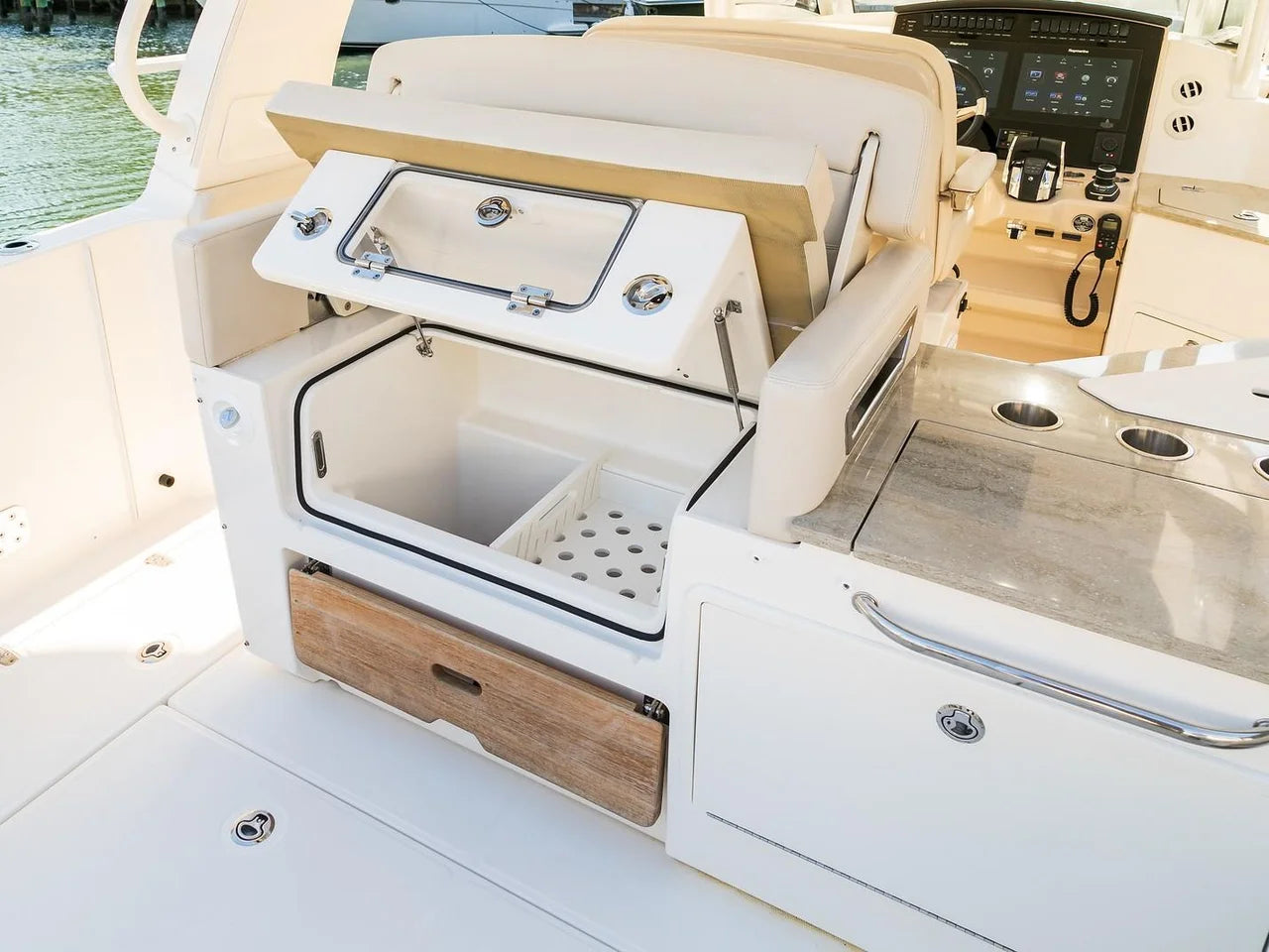 2023 Boston Whaler 350 Realm 35.0 feet, Pompano Beach, Florida #16