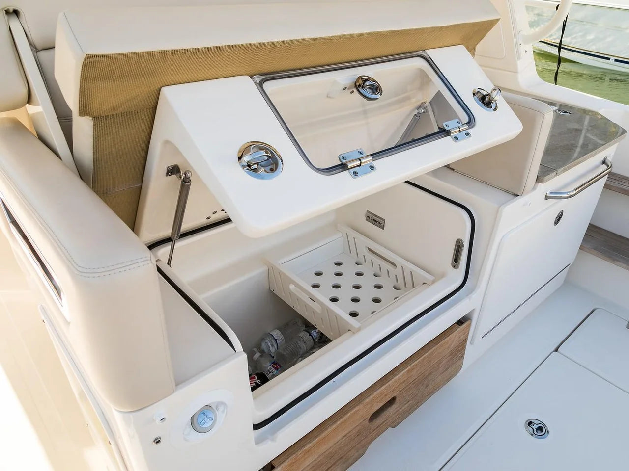2023 Boston Whaler 350 Realm 35.0 feet, Pompano Beach, Florida #17