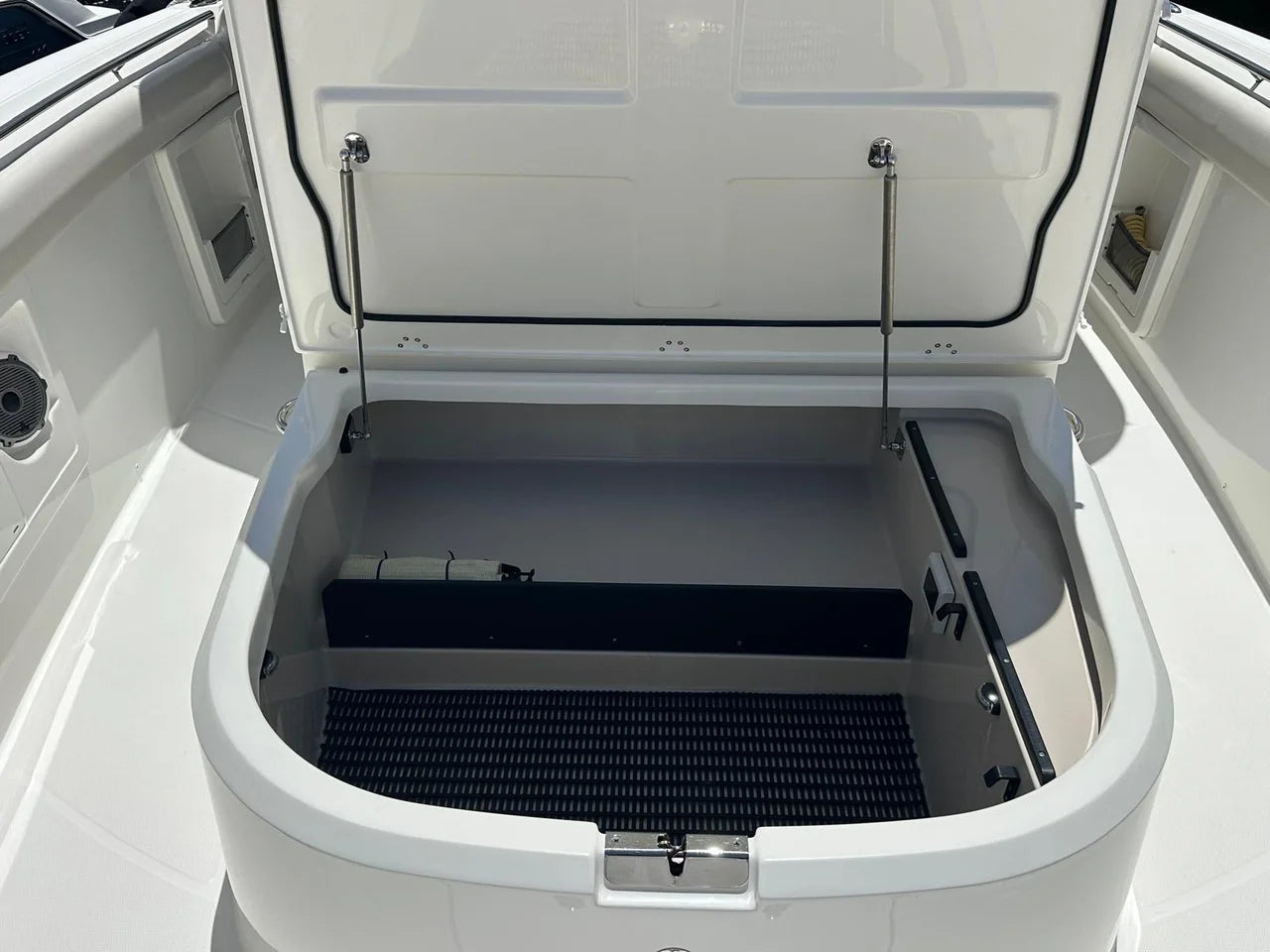2021 Boston Whaler 380 OUTRAGE 38.0 feet, Key Largo, FL #18