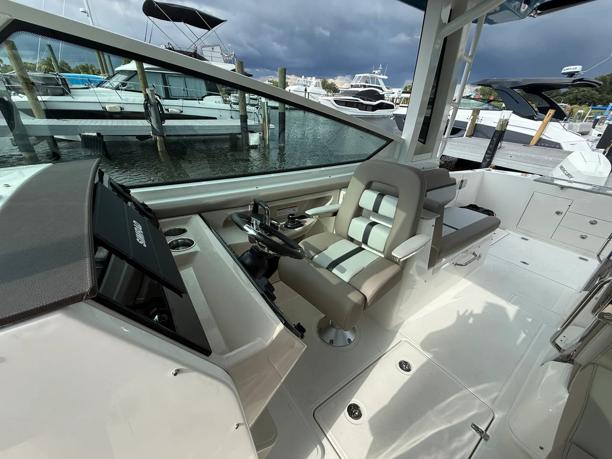 2027 Boston Whaler 330 Vantage 33.0 feet, Venice, Florida #10