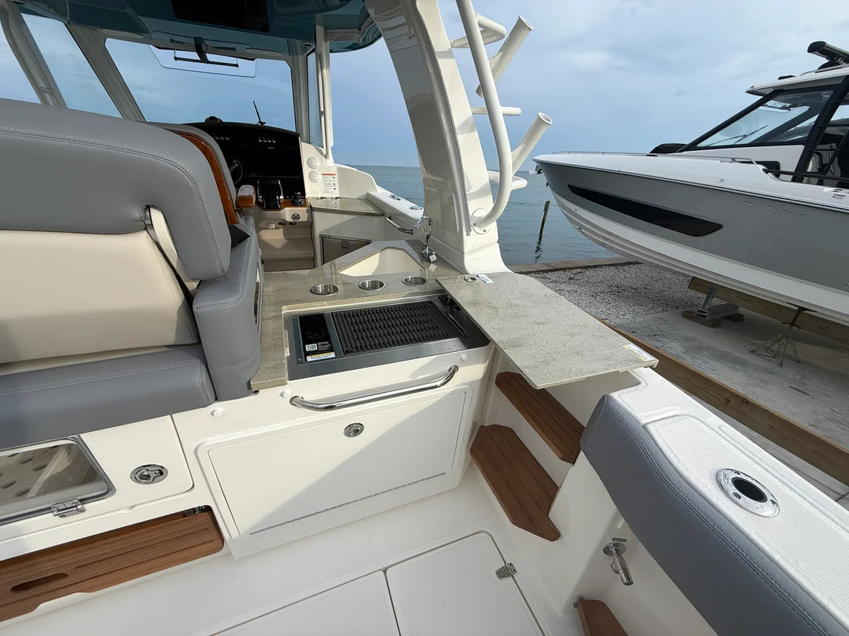 2027 Boston Whaler 350 Realm 35.0 feet, Sarasota, FL #30