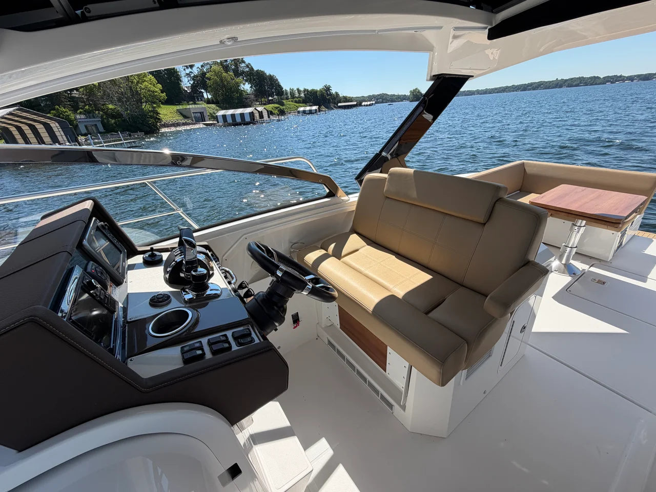 2015 Cruisers Yachts 390 EXPRESS COUPE 39.0 feet, Excelsior, Minnesota #37