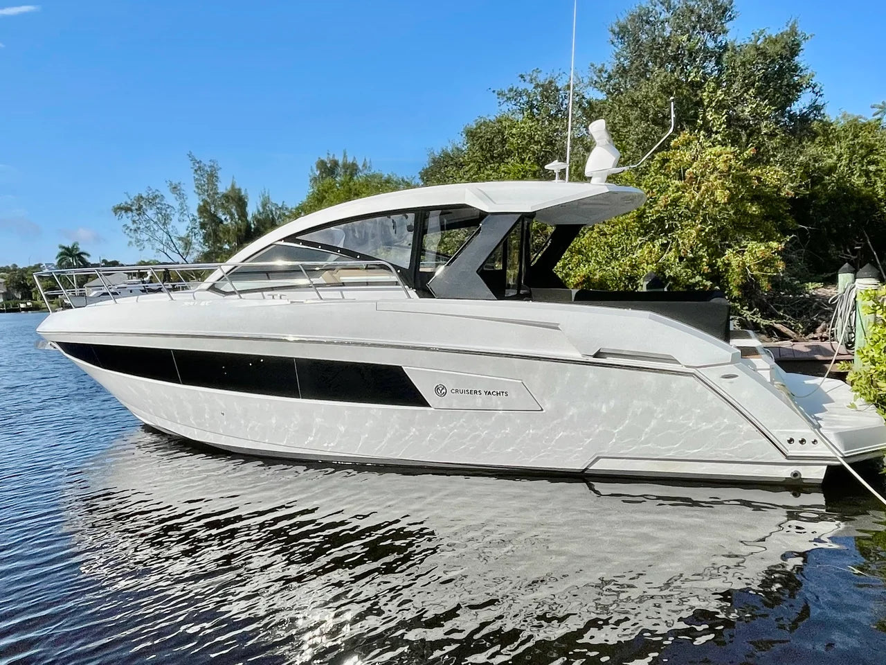 2016 Cruisers Yachts 390 EXPRESS COUPE 39.0 feet, Stuart, FL #3