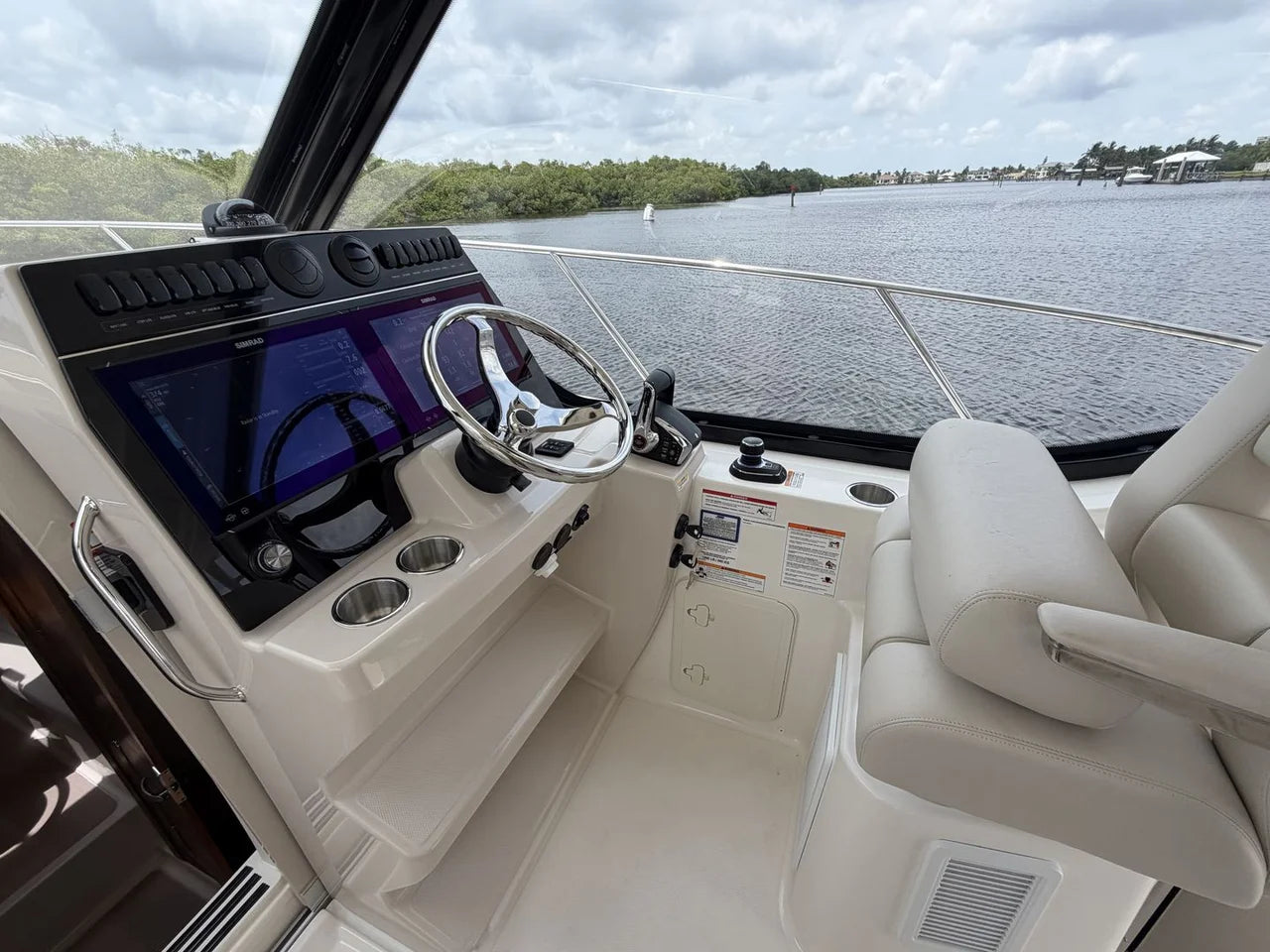 2027 Boston Whaler 325 Conquest 32.0 feet, Fort Myers, FL #18