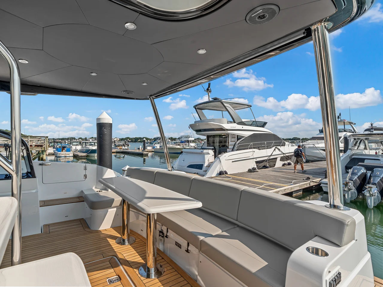 2027 Cruisers Yachts 50 FLY 50.0 feet, Quincy, MA #9
