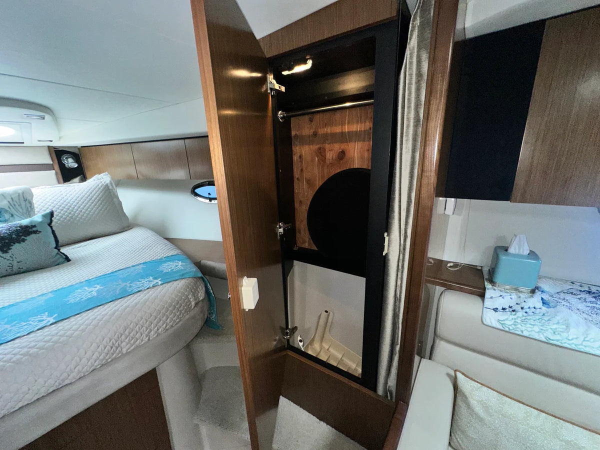 2014 Cruisers Yachts 380 EXPRESS 38.0 feet, Danvers, Massachusetts #34