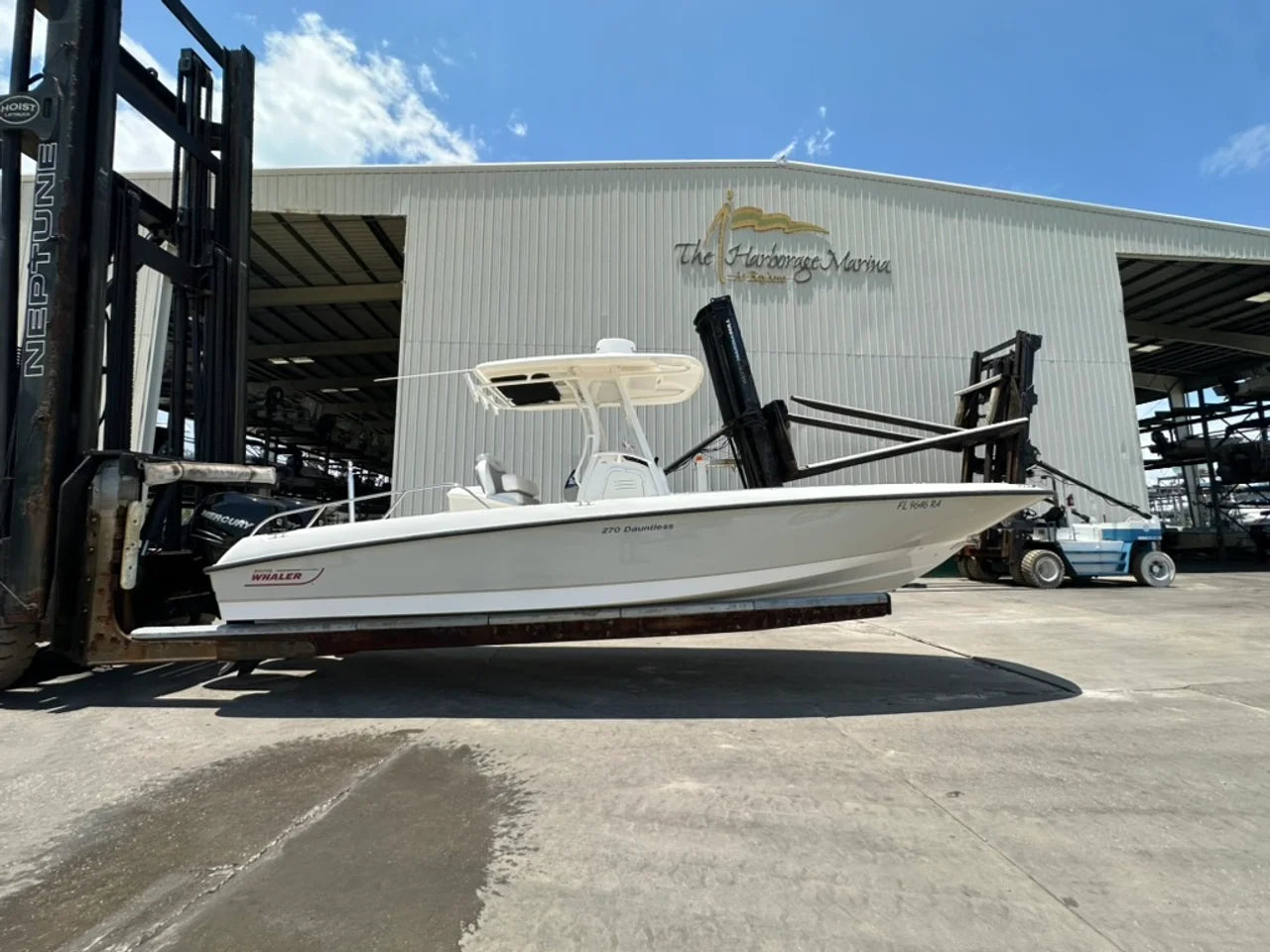 2015 Boston Whaler DAUNTLESS 270 27.0 feet, Clearwater, Florida #1