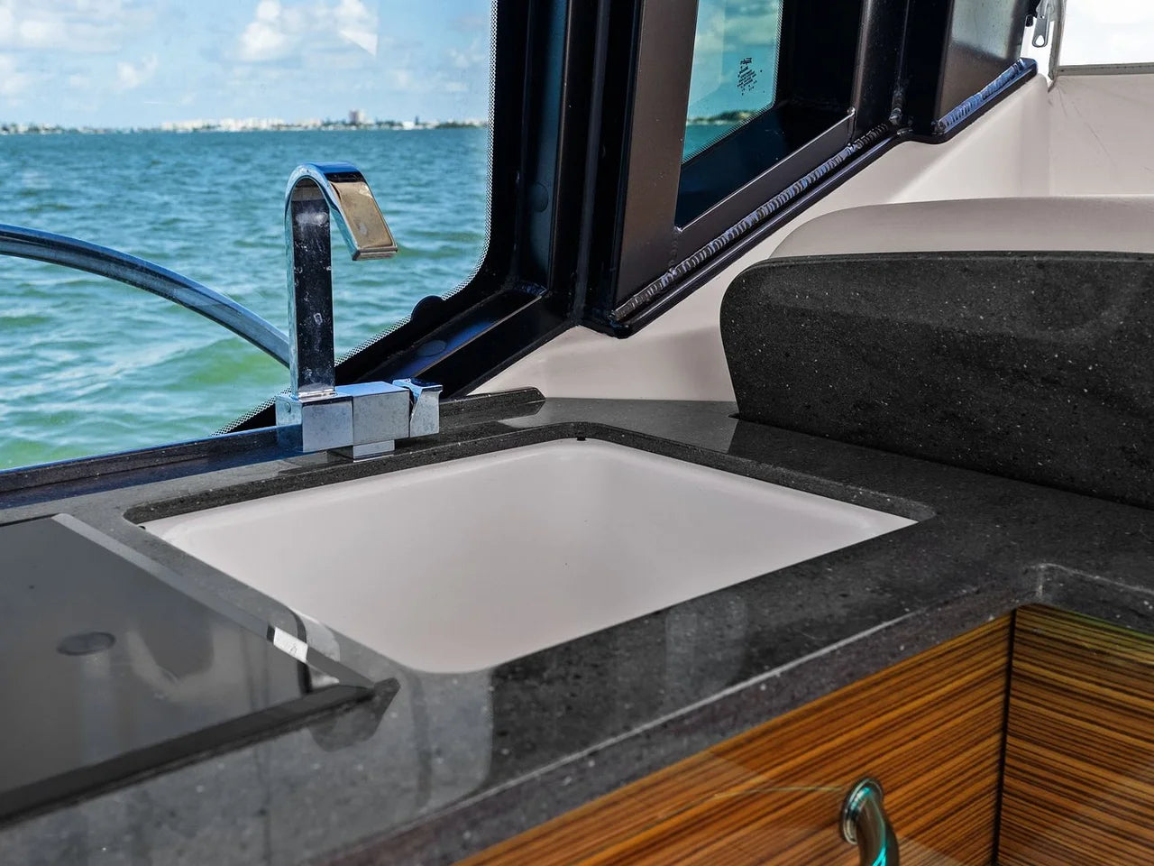 2025 Boston Whaler 405 CONQUEST 41.0 feet, St Petersburg, FL #84