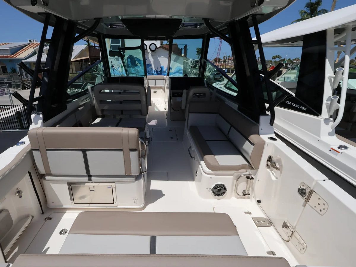 2026 Boston Whaler 330 Vantage 33.0 feet, Naples, Florida #5