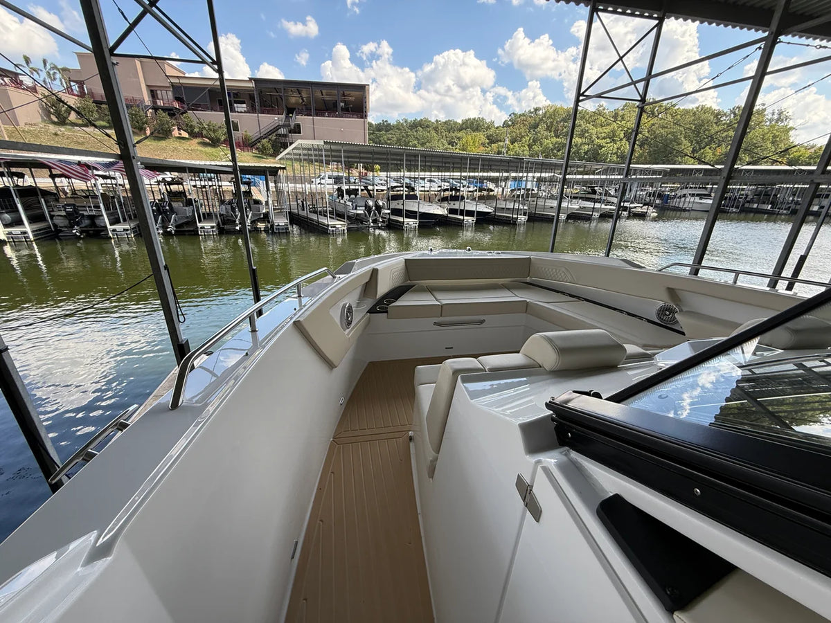 2027 Cruisers Yachts 42 GLS 42.0 feet, Lake Ozark, MO #39