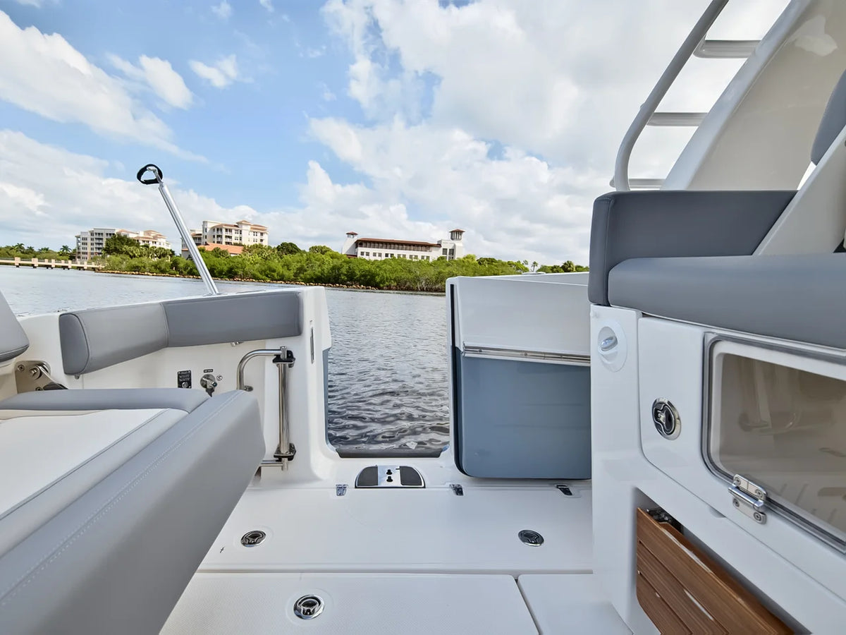 2025 Boston Whaler 350 REALM 35.0 feet, Stuart, Florida #44