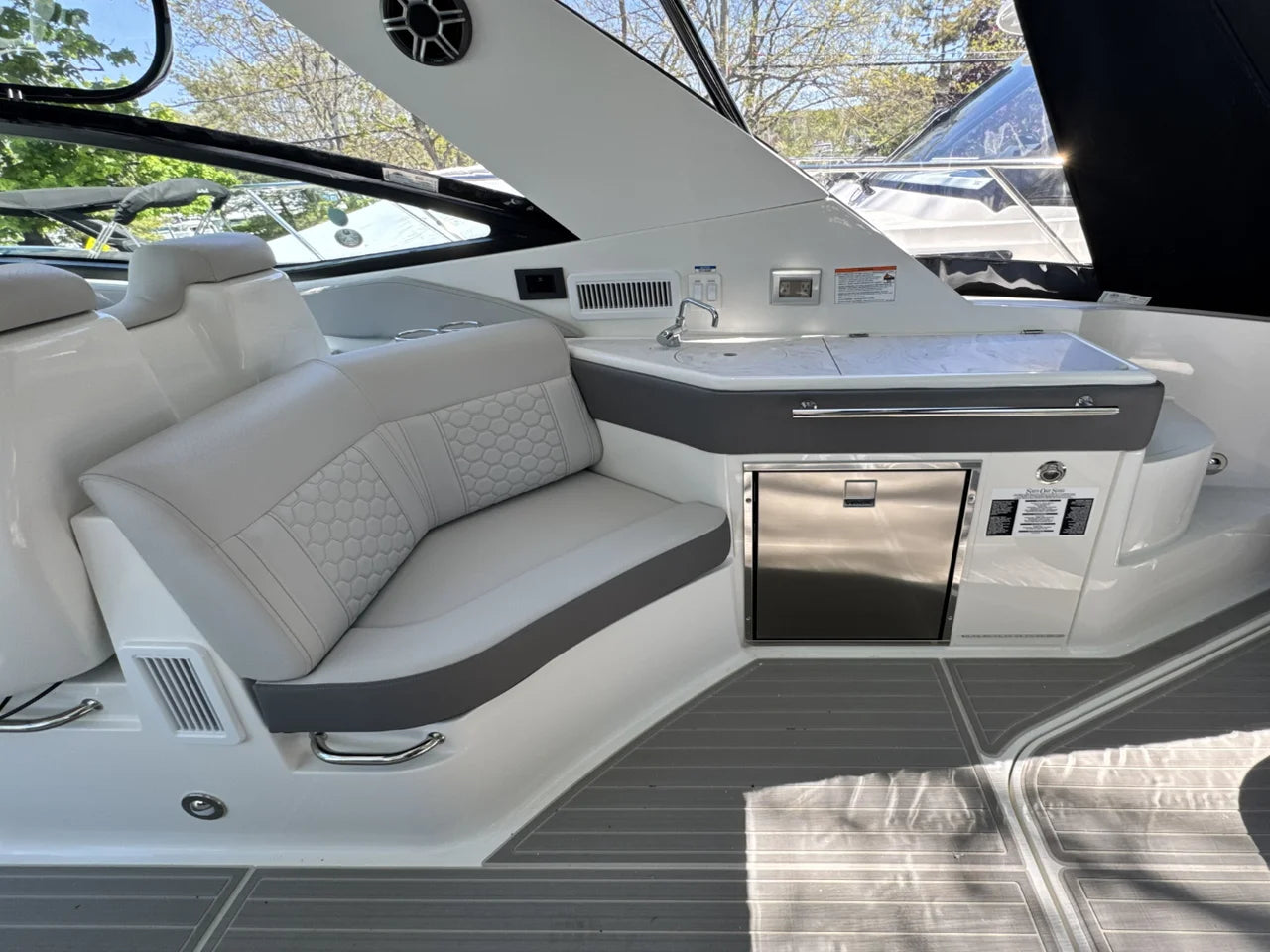 2026 Sea Ray Sundancer 320 Outboard 32.0 feet, Huntington, NY #19