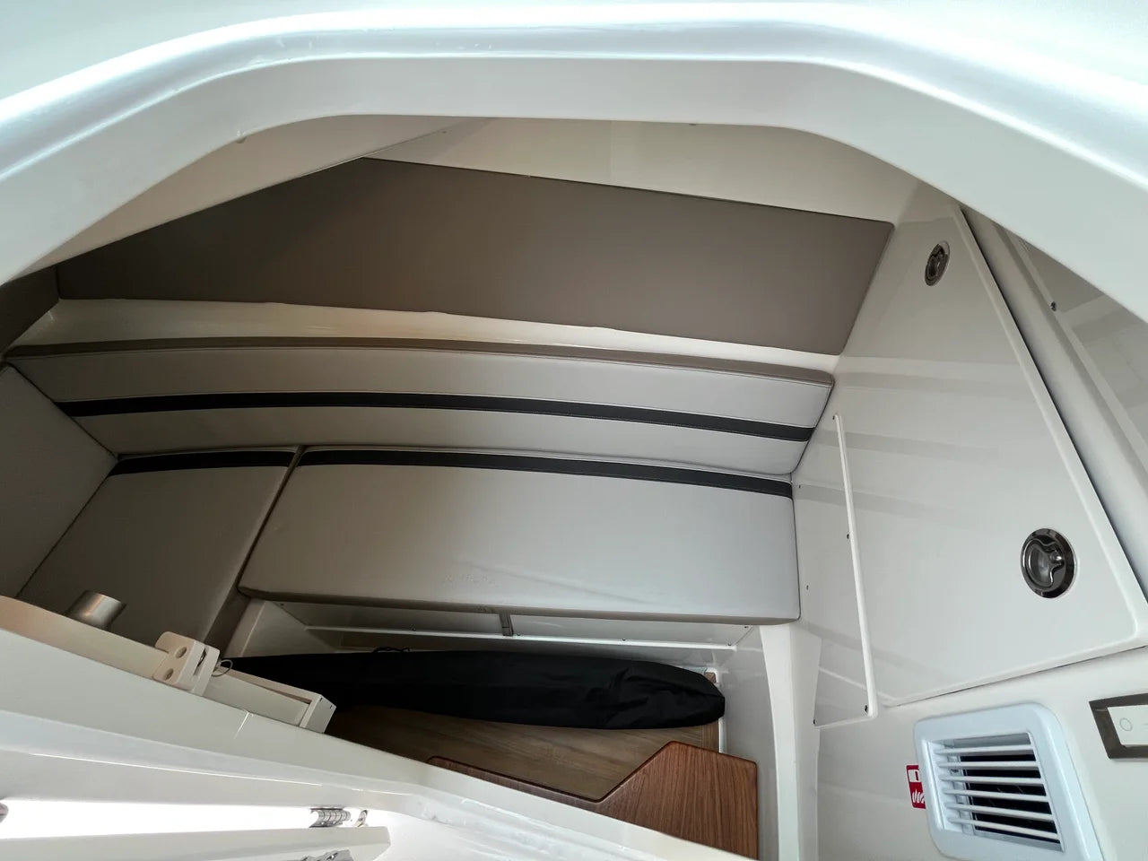 2026 Boston Whaler 330 Vantage 33.0 feet, Norwalk, Connecticut #37