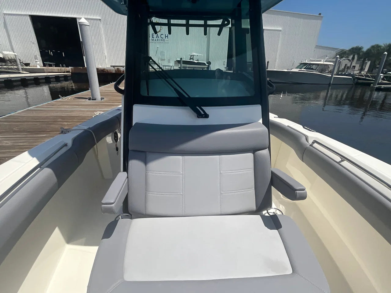2027 Boston Whaler 250 Outrage 25.0 feet, Jacksonville Beach, Florida #15