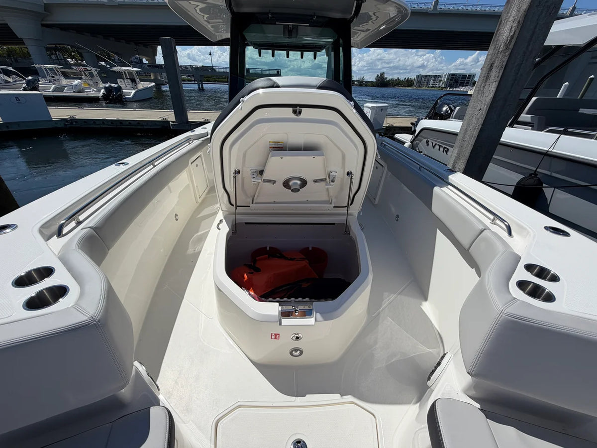 2026 Boston Whaler 330 Outrage 33.0 feet, Jupiter, Florida #43