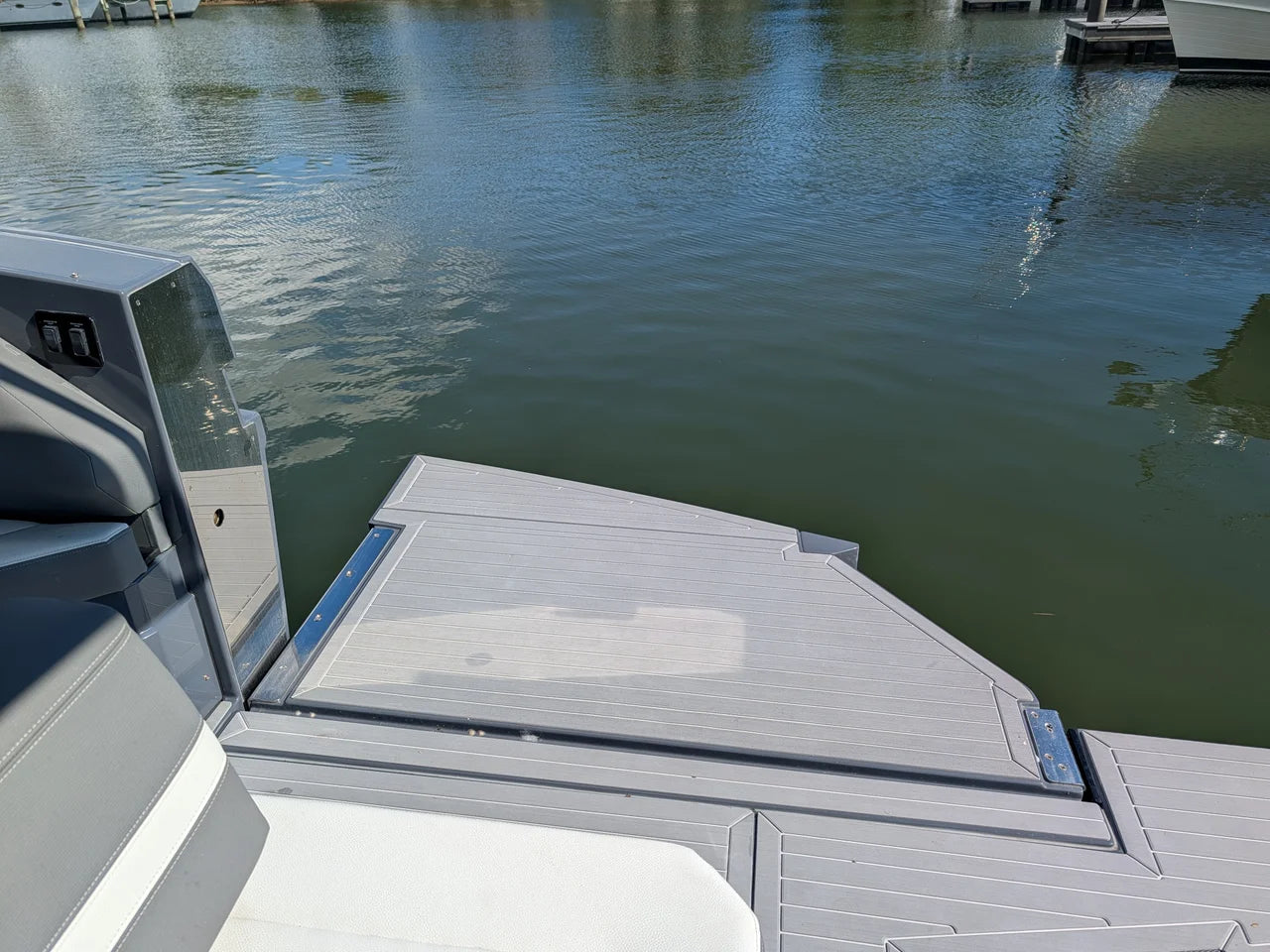 2024 Cruisers Yachts 38 GLS-OB 38.0 feet, Grasonville, MD #17