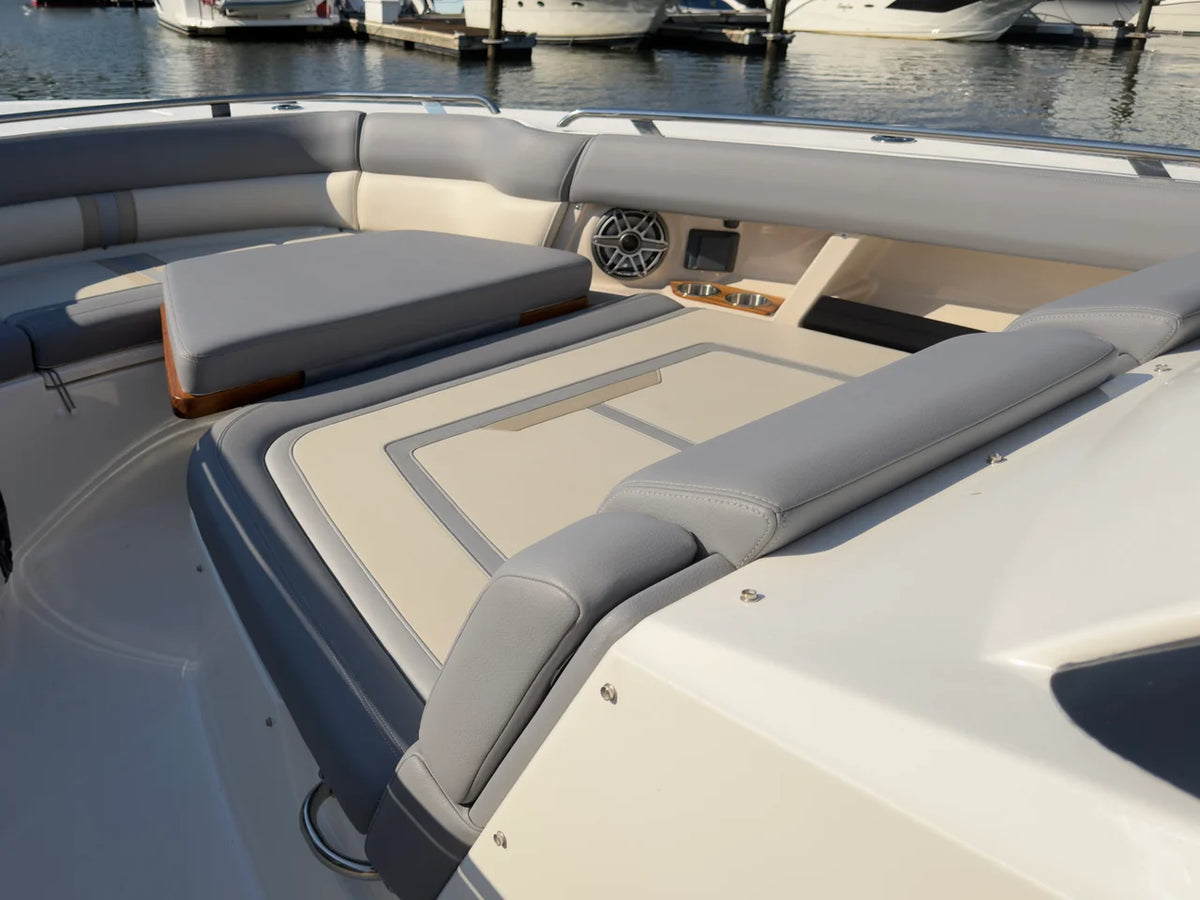 2025 Boston Whaler 350 REALM 35.0 feet, Greenwich, CT #15