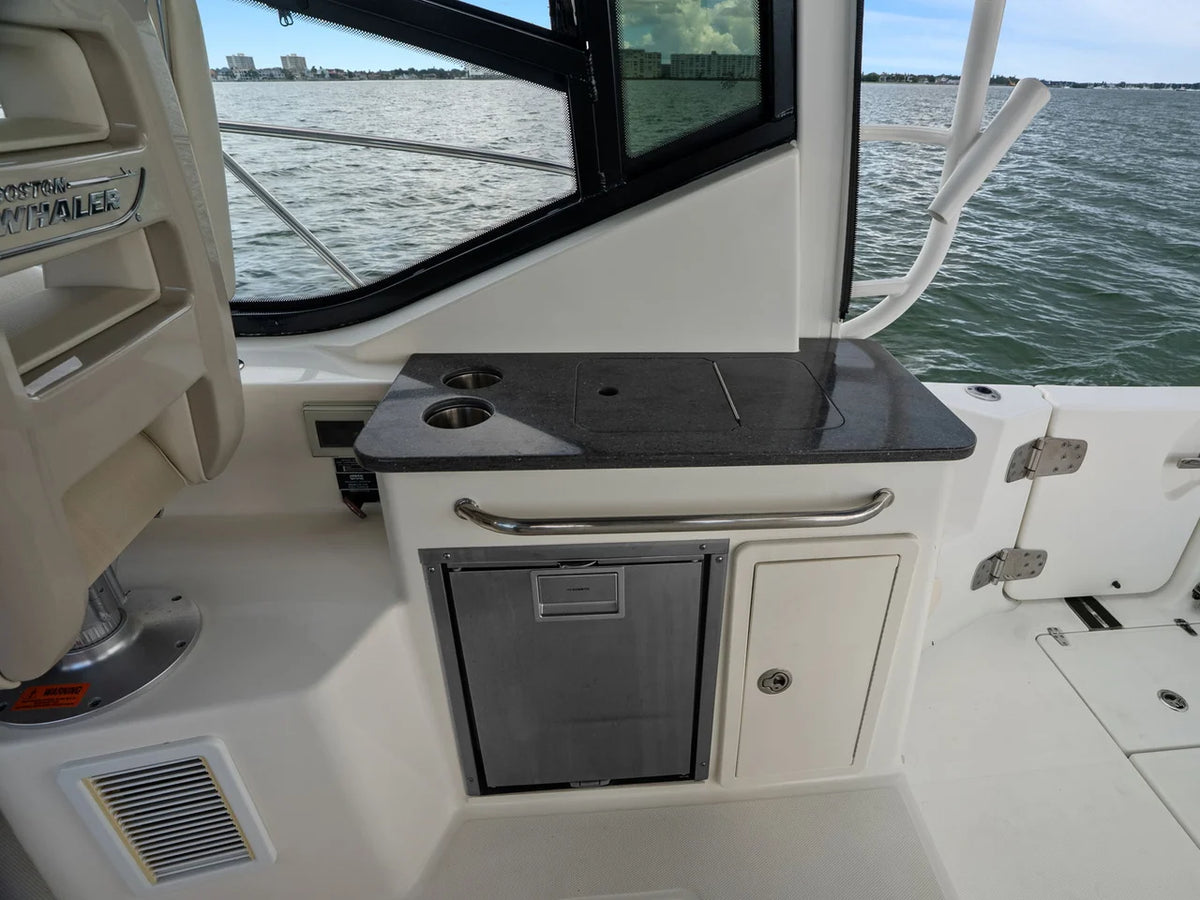 2023 Boston Whaler 325 CONQUEST 32.0 feet, St Petersburg, FL #42