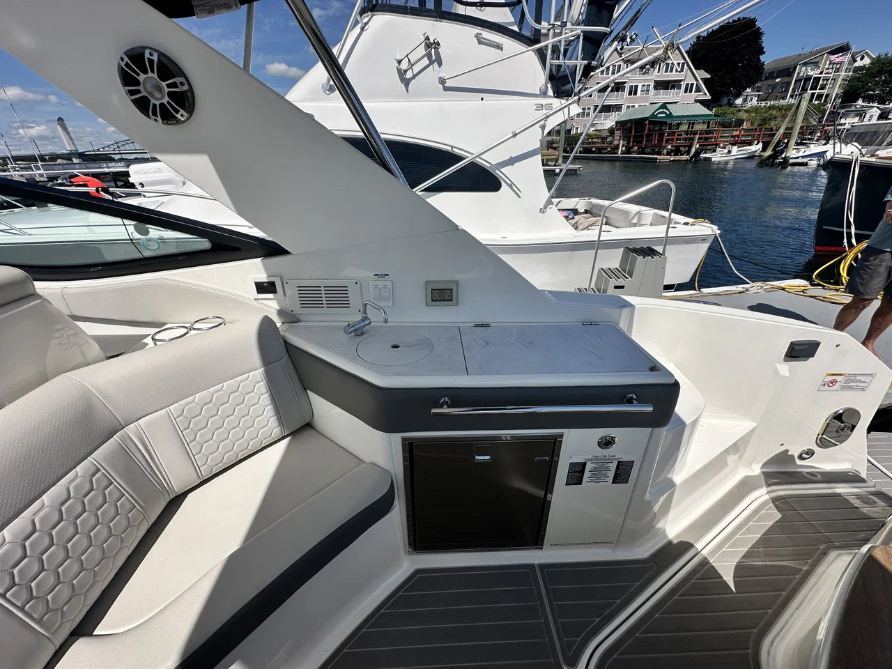 2023 Sea Ray 320 SUNDANCER OB 32.0 feet, Kittery, ME #17