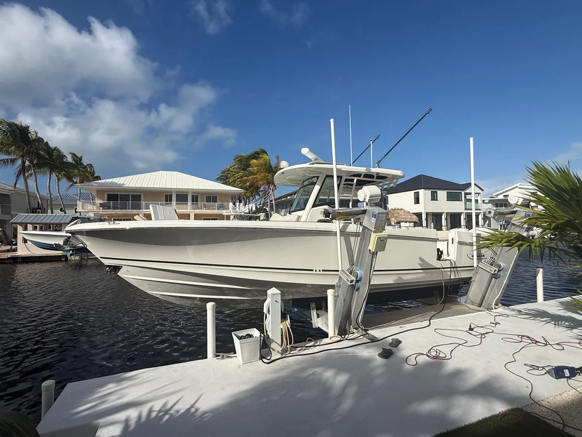 2017 Boston Whaler 330 OUTRAGE 33.0 feet, Islamorada, FL #1