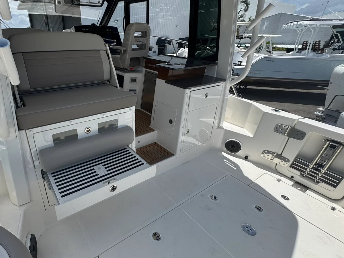 2025 Boston Whaler 365 Conquest 36.0 feet, Naples, Florida #17