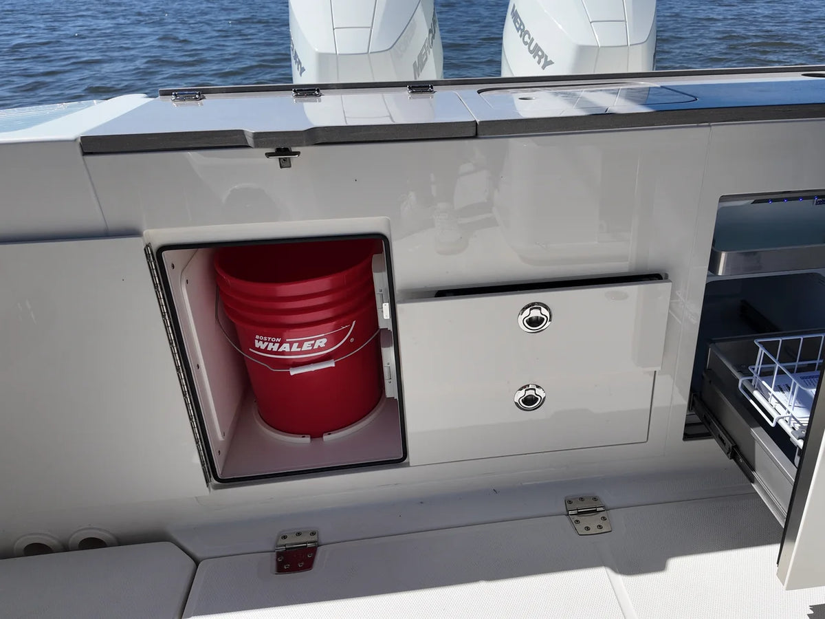 2027 Boston Whaler 330 Vantage 33.0 feet, Thunderbolt, GA #10