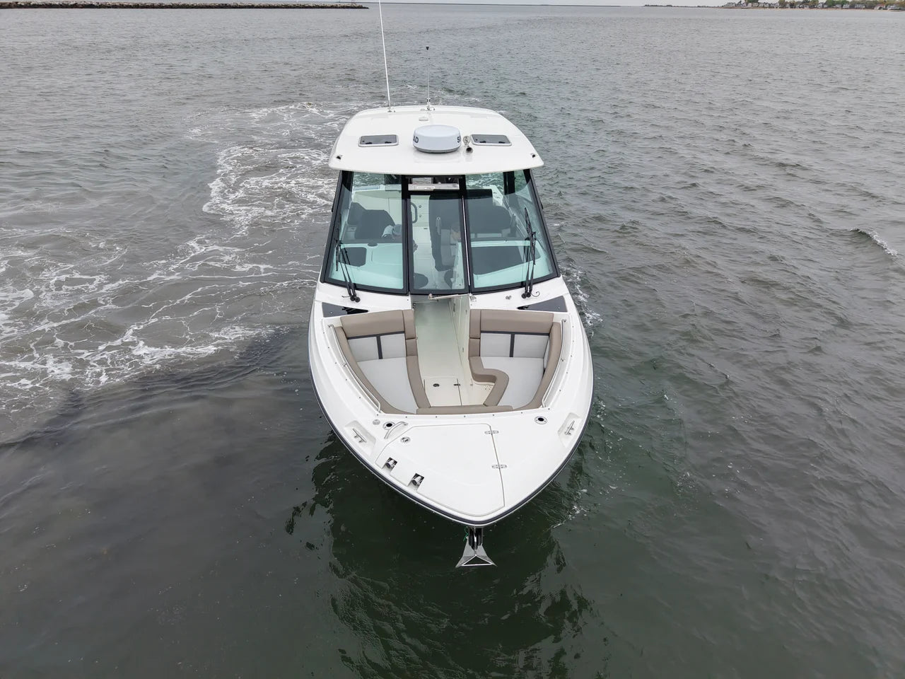 2026 Boston Whaler 330 Vantage 33.0 feet, Westbrook, Connecticut #4