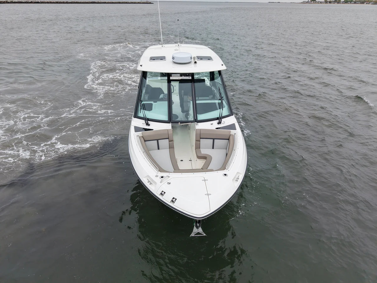 2026 Boston Whaler 330 Vantage 33.0 feet, Westbrook, Connecticut #4