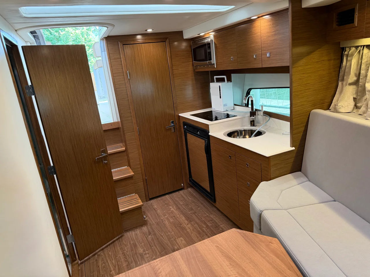 2015 Cruisers Yachts 390 EXPRESS COUPE 39.0 feet, Excelsior, Minnesota #14