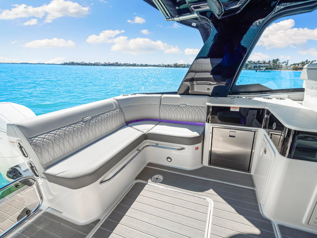 2026 Sea Ray Sundancer 370 Outboard 37.0 feet, Sarasota, FL #42