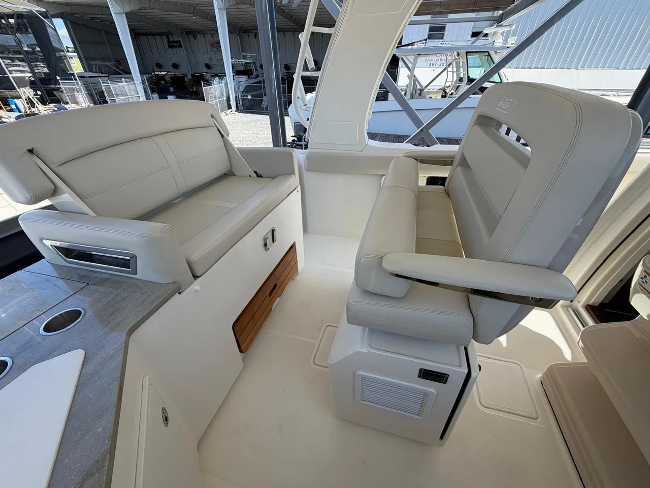 2022 Boston Whaler 350 REALM 35.0 feet, Key Largo, FL #46