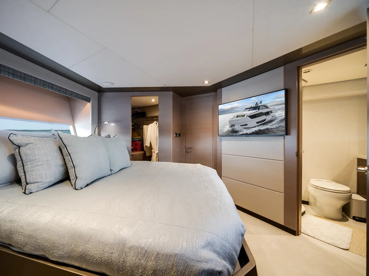 2023 Ocean Alexander 27R 88.0 feet, Ocean Reef, FL #26
