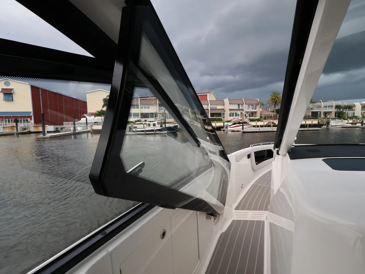 2026 Sea Ray Sundancer 370 Outboard 37.0 feet, Naples, Florida #65