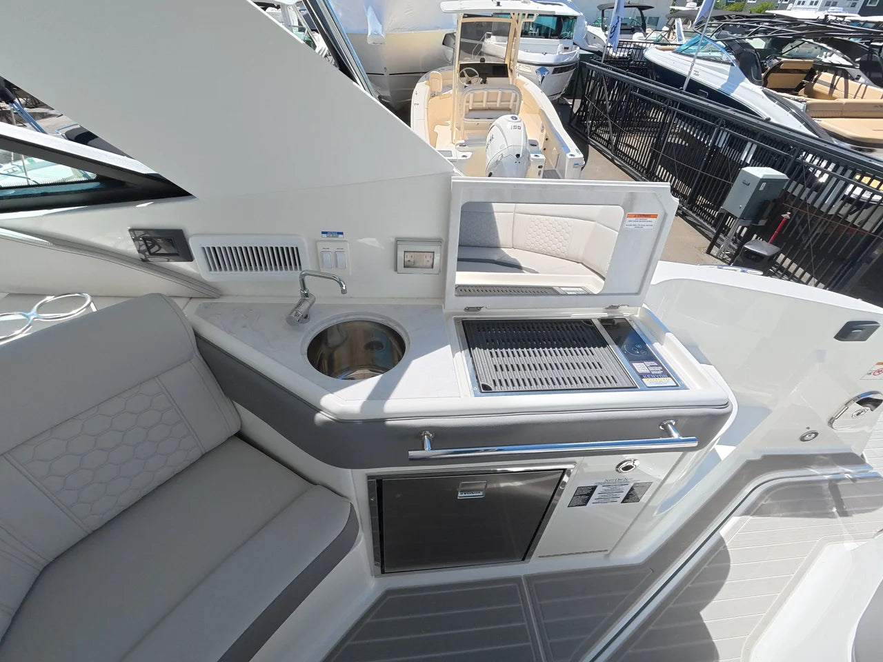 2026 Sea Ray Sundancer 320 Outboard 32.0 feet, Norwalk, Connecticut #13
