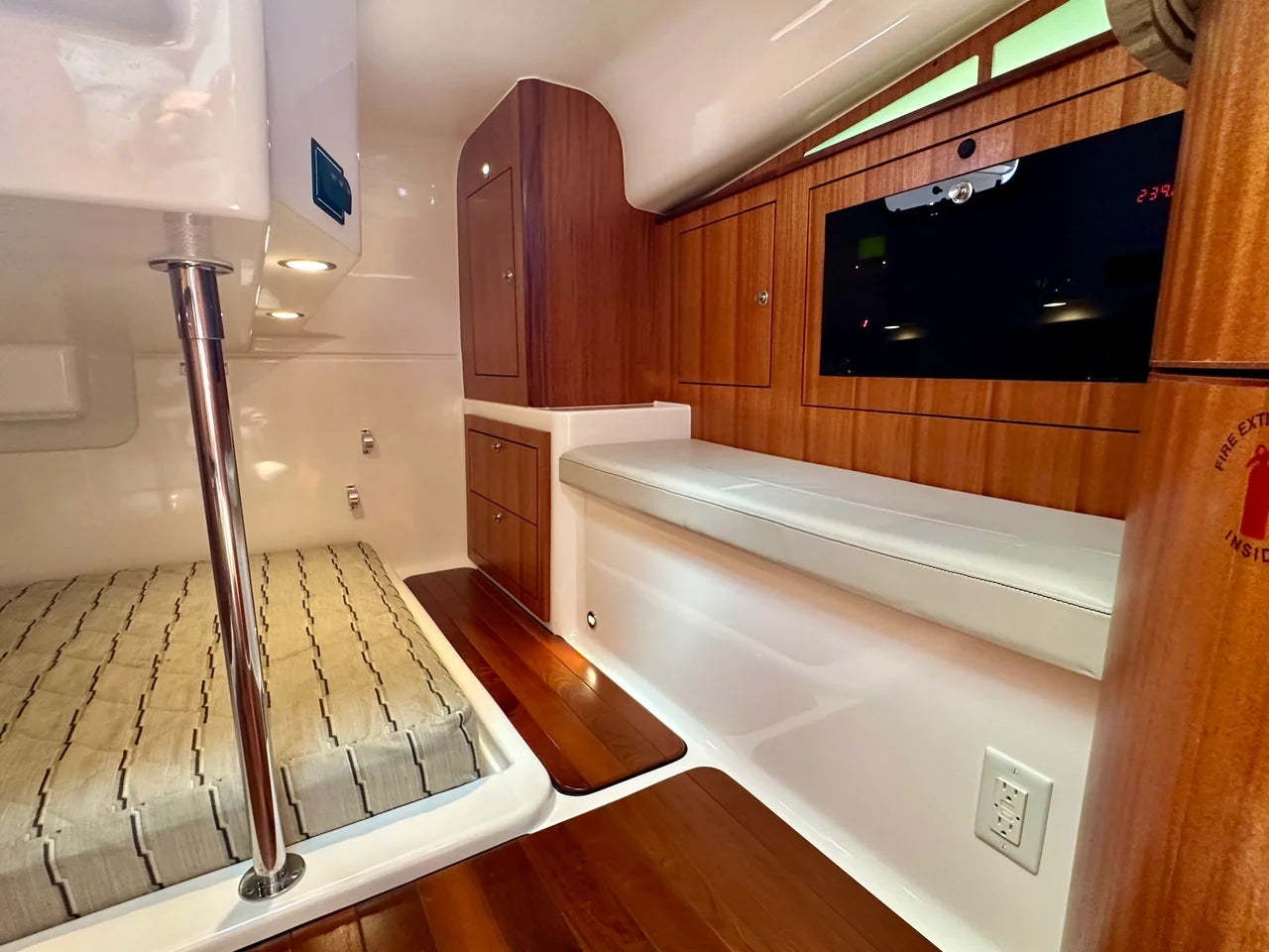 2017 Pursuit OS 385 OFFSHORE 39.0 feet, Fort Myers, Florida #55