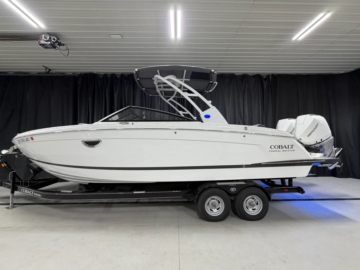 2024 Cobalt R8 OB 28.0 feet, Crosslake, Minnesota #1