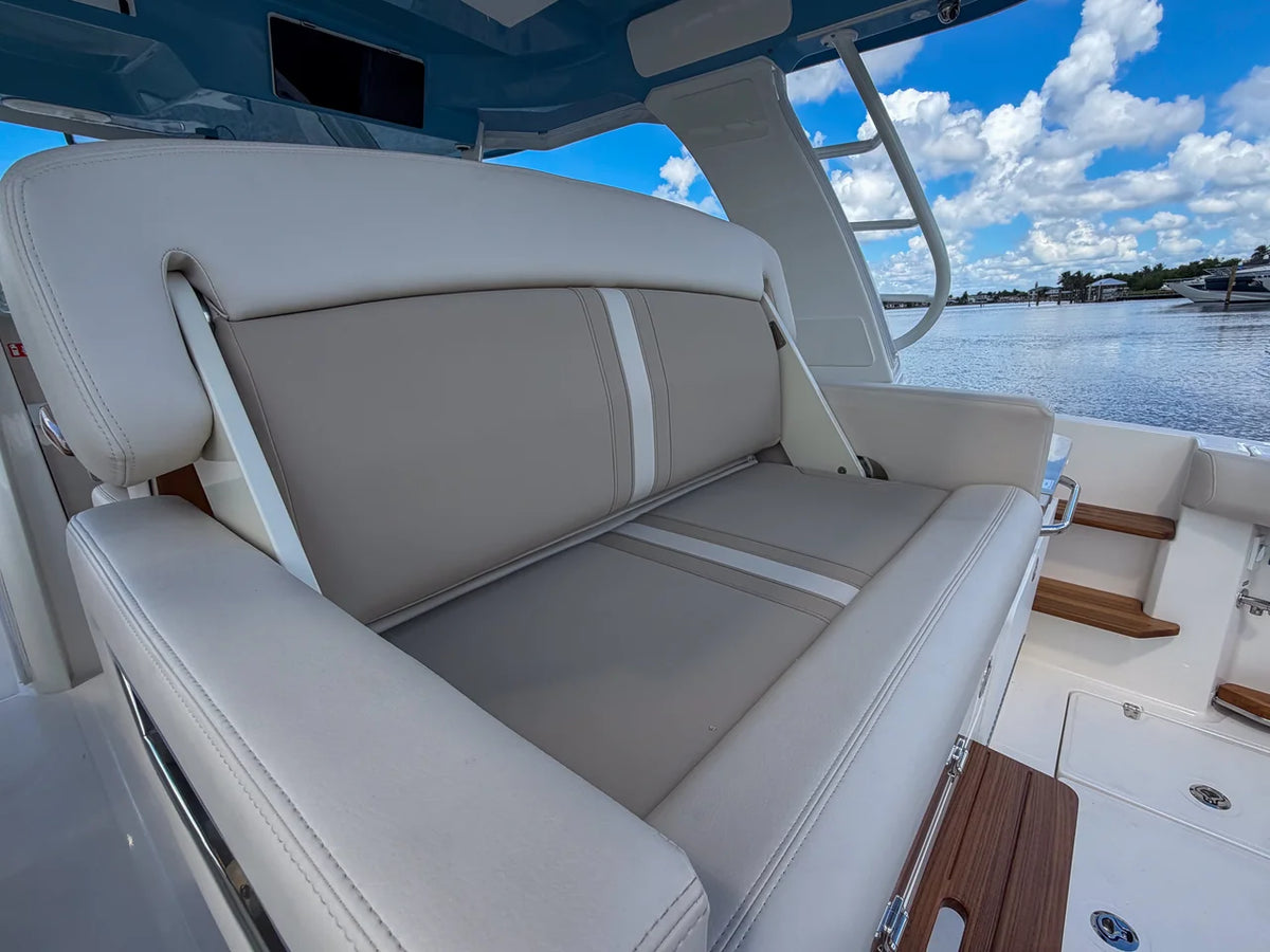 2027 Boston Whaler 350 Realm 35.0 feet, Fort Myers, FL #15